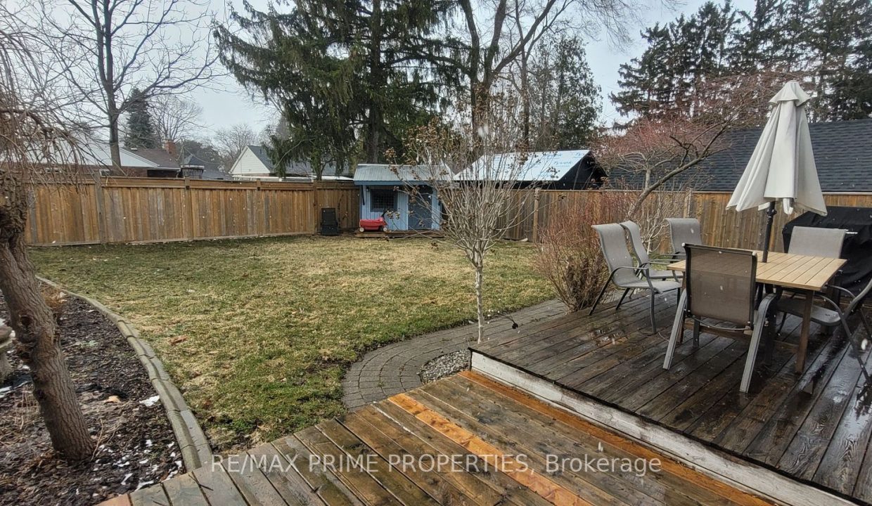 8 Elgin Backyard2