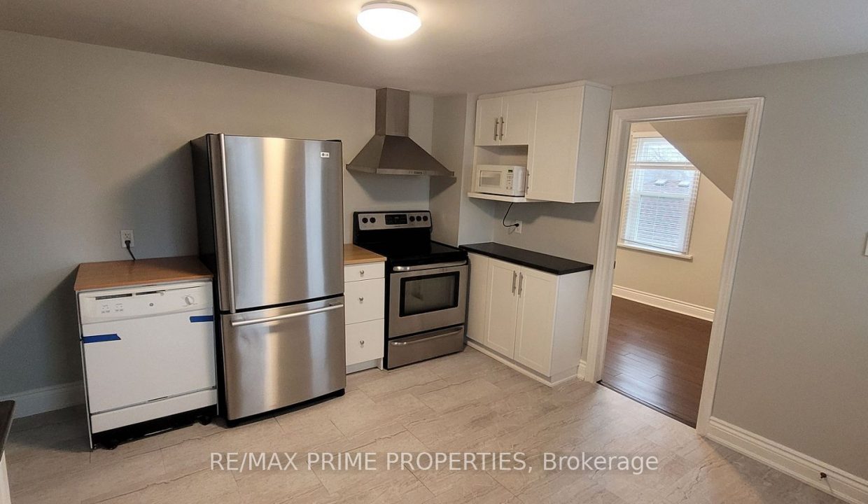 8 Elgin Second Kitchen2