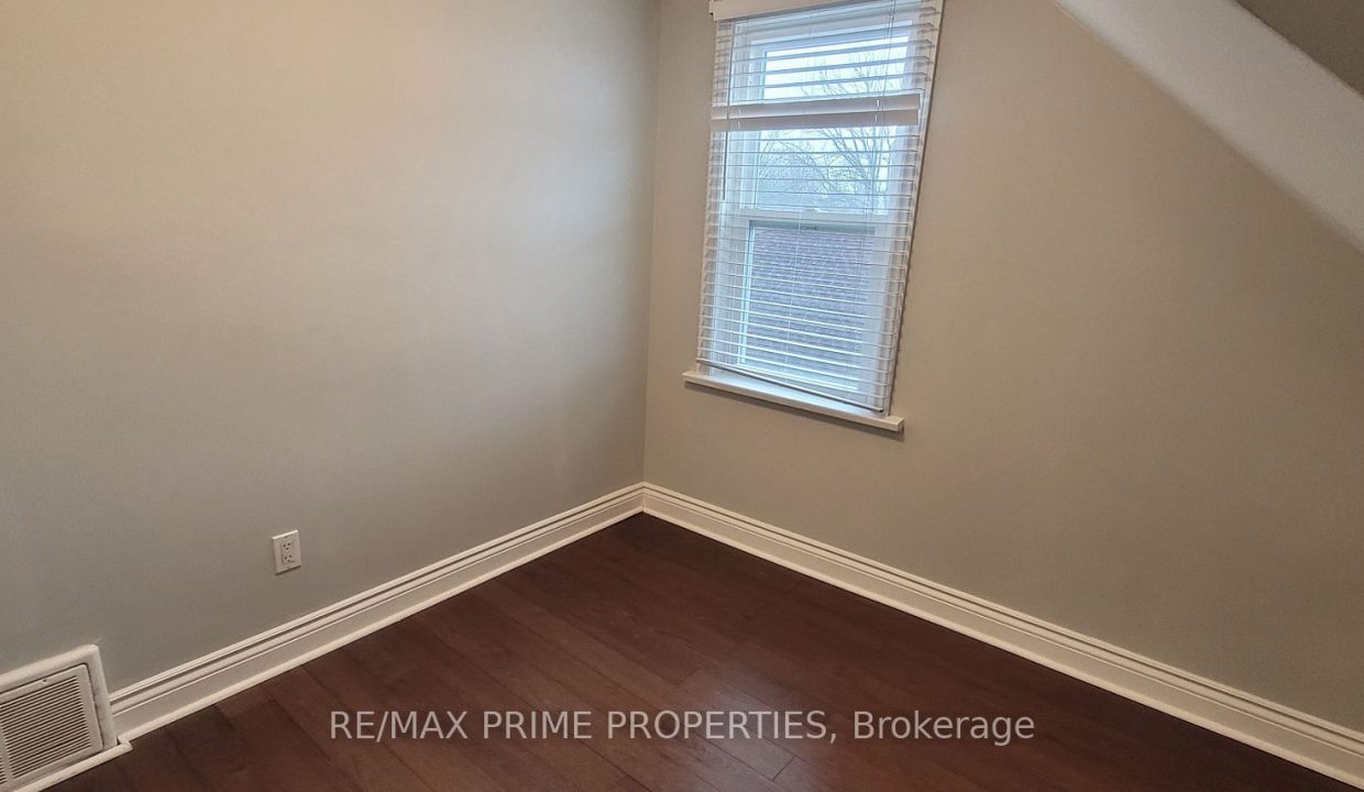 8 Elgin Second bdrm